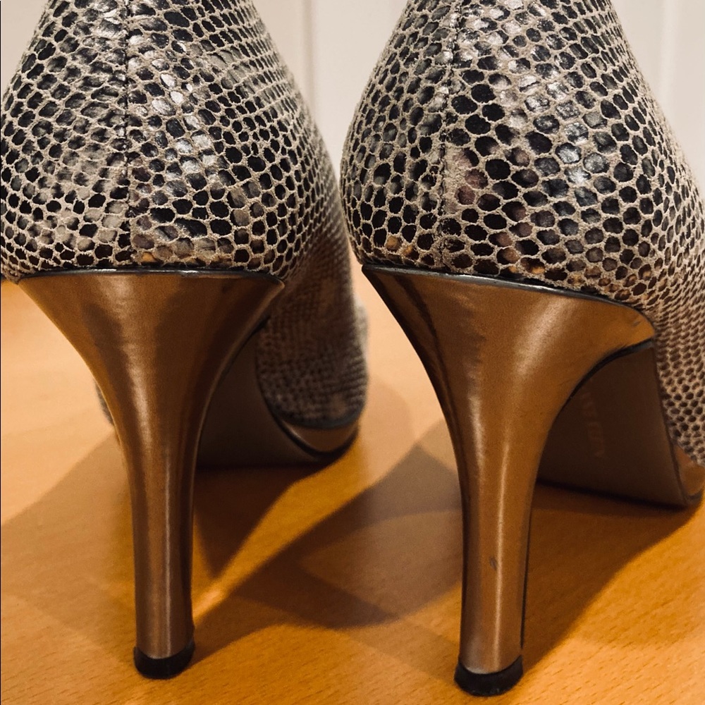 Anne Klein leather snake skin stiletto, size 8. Gently worn.